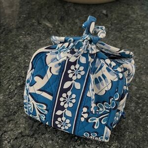 Vera Bradley wrapped up Elegant Blue Floral Quilted Cosmetic Bag